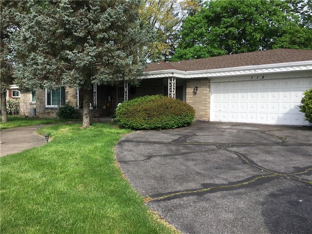 view of front facade featuring a front yard and a garage