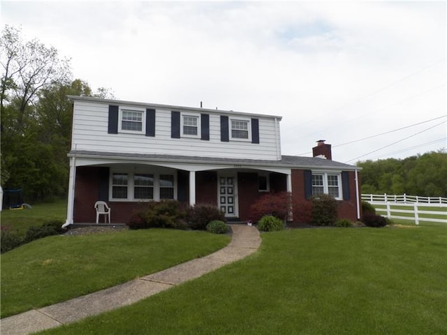 view of front facade featuring a front yard