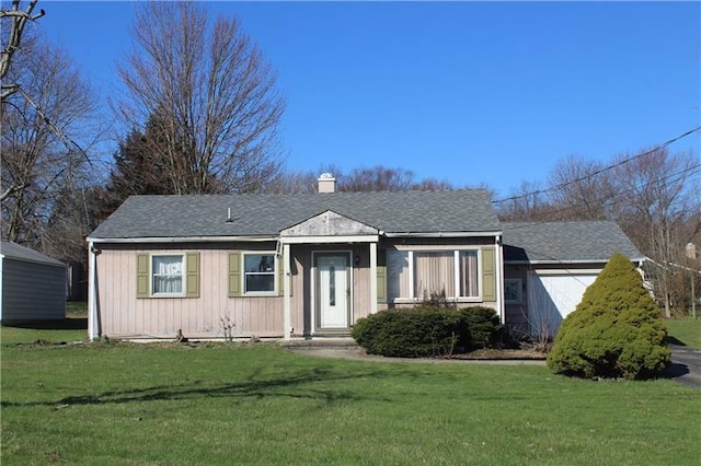 view of front facade with a front yard