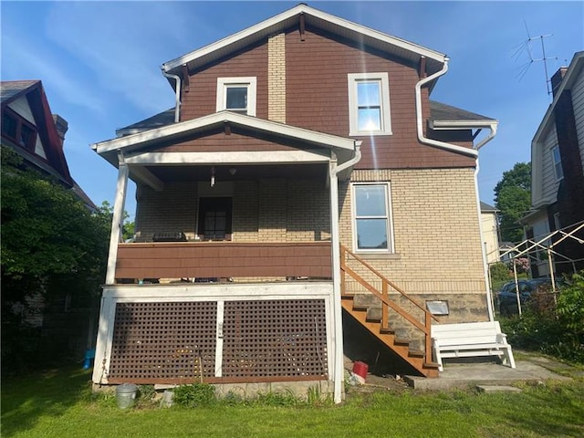 back of house featuring a yard