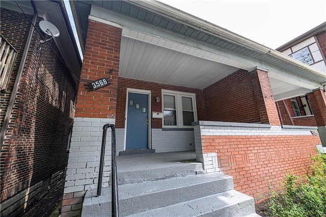 property entrance featuring a porch