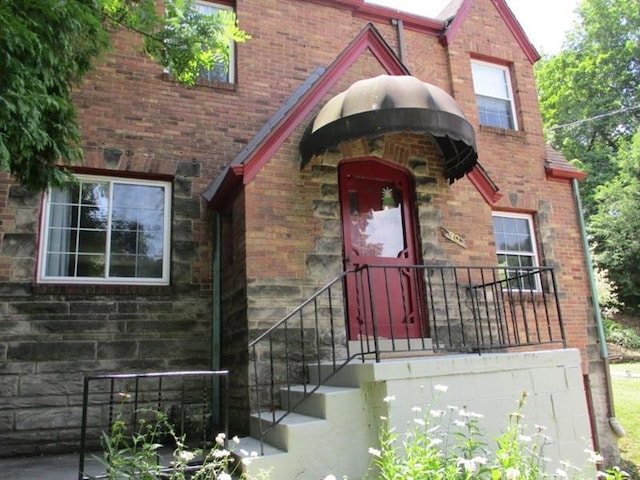 view of front facade