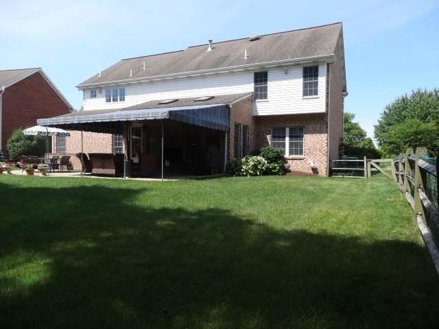 back of house featuring a lawn