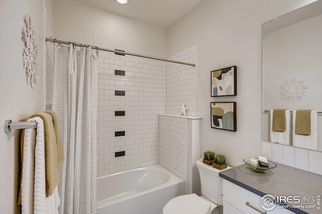 bathroom featuring toilet and shower / tub combo