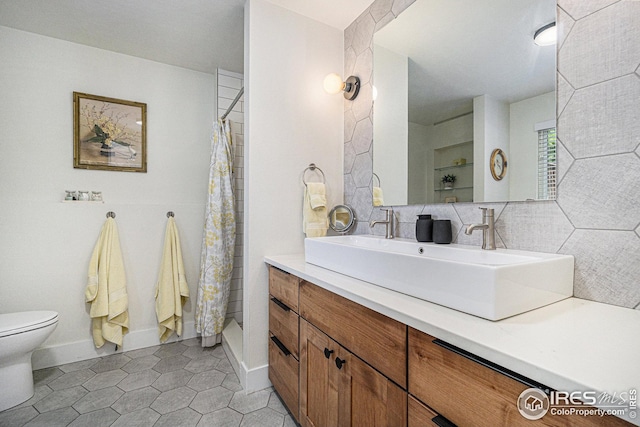 bathroom featuring a shower with shower curtain, toilet, tile patterned floors, vanity, and backsplash