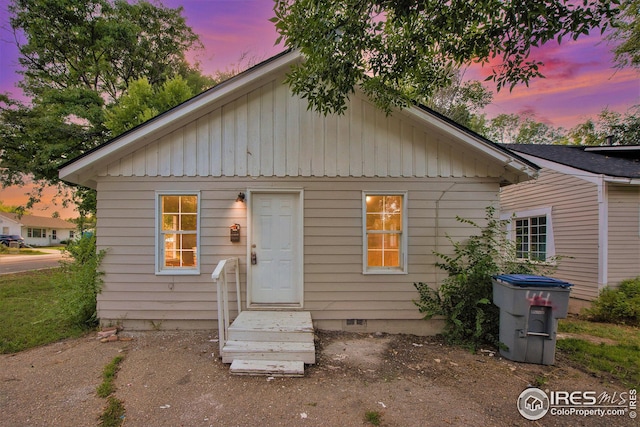 bungalow featuring crawl space