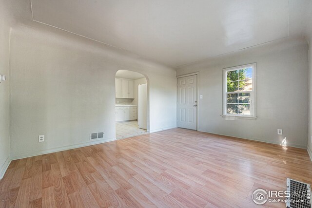 spare room with light tile patterned flooring