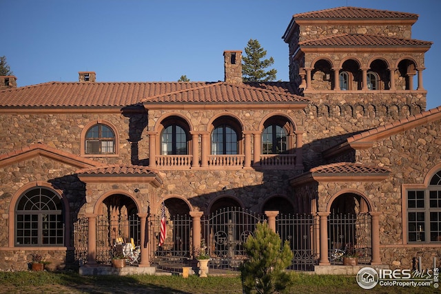 view of mediterranean / spanish-style home