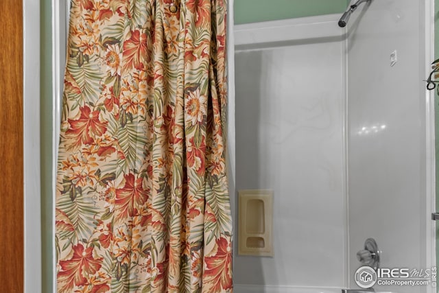 bathroom with curtained shower