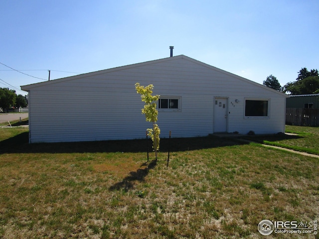 exterior space featuring a lawn