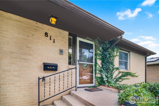 property entrance featuring a porch