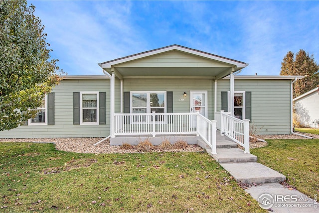 view of front of house with a front lawn and covered porch