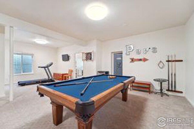 playroom featuring pool table and carpet