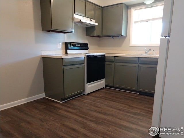 kitchen featuring stove, sink, gray cabinets, and dark hardwood / wood-style flooring