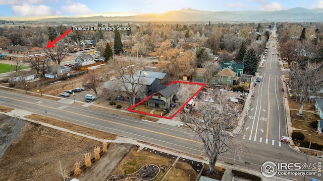 bird's eye view featuring a mountain view