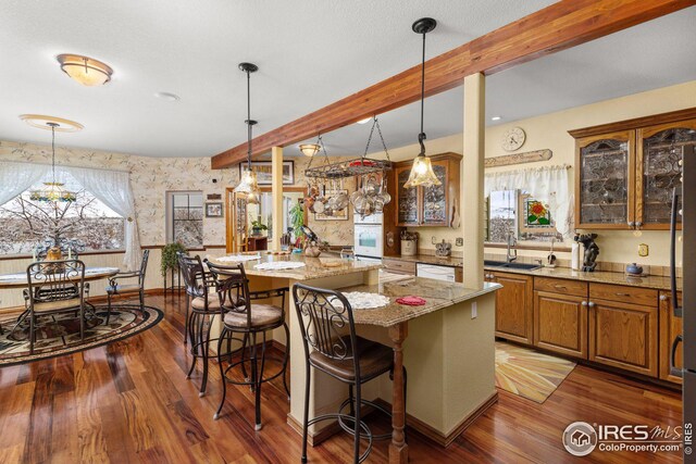 office area featuring vaulted ceiling and light hardwood / wood-style floors