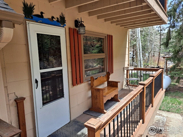 property entrance featuring a porch