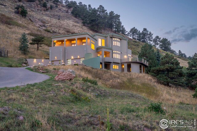 view of front of home featuring a mountain view