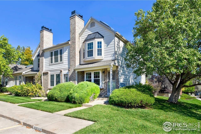 view of front of house featuring a front yard