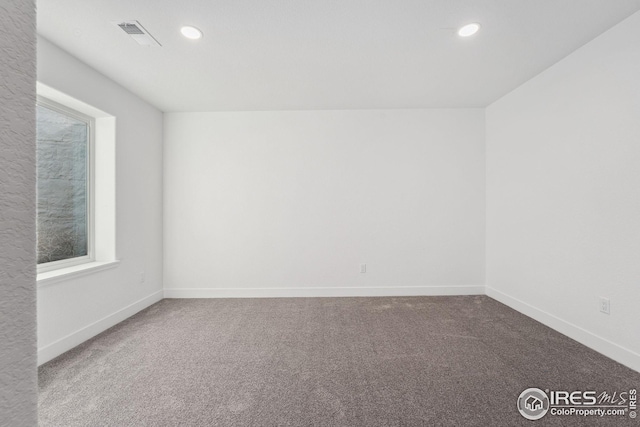 carpeted spare room with visible vents, recessed lighting, and baseboards