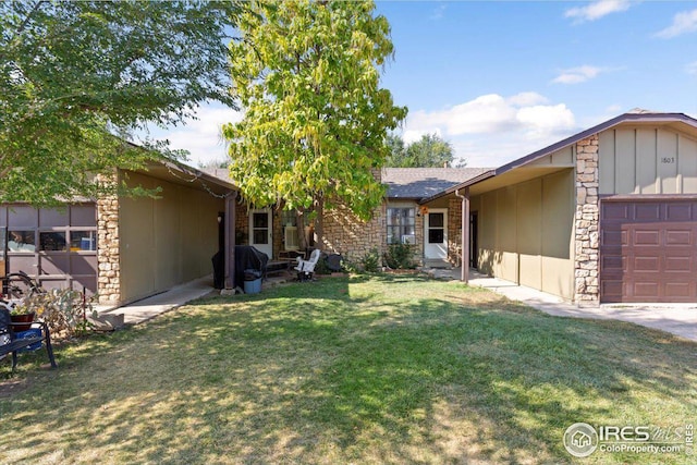 view of front of home with a garage and a front lawn