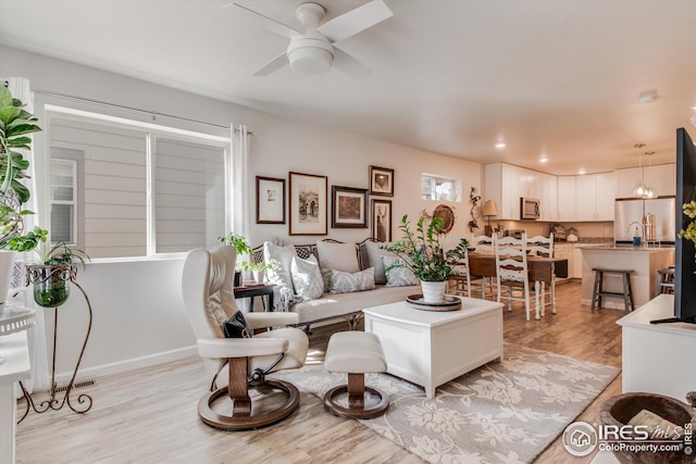 1135 Hummingbird Cir, Longmont, CO 80501 - living room with ceiling fan, visible vents, baseboards, light wood-style floors, and recessed lighting