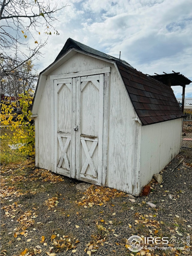 view of outbuilding