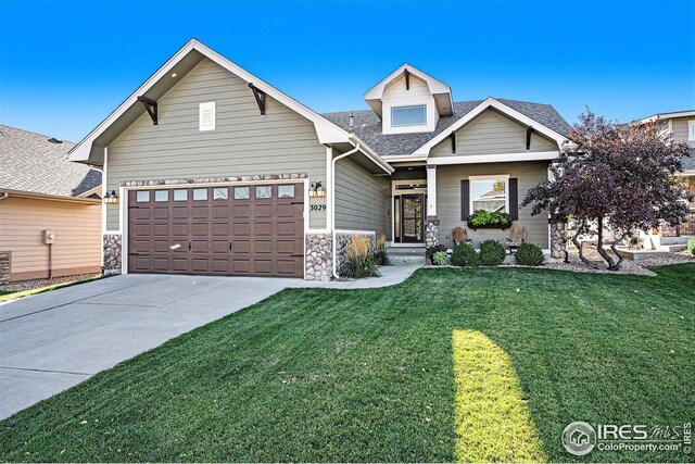 view of front of house featuring a front yard and a garage