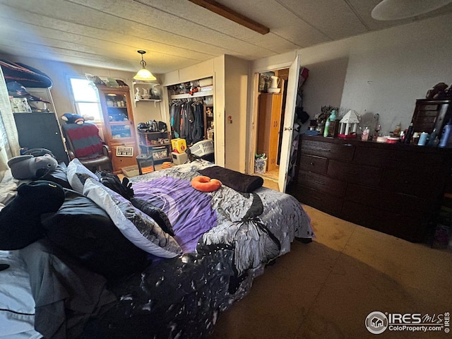 bedroom featuring a closet