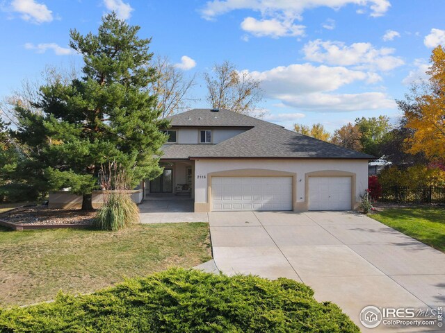 view of front of home featuring a front yard and a garage