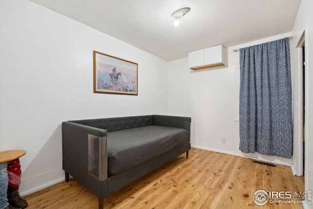 living area with light hardwood / wood-style flooring