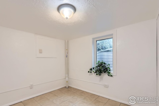 1127 W Mulberry St, Fort Collins, CO 80521 - spare room featuring baseboards and a textured ceiling