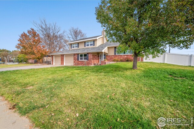 view of front of property featuring a front yard and a garage