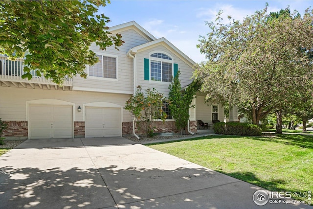 view of front of property featuring a front lawn and a garage