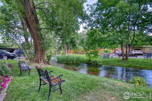 view of yard featuring a water view