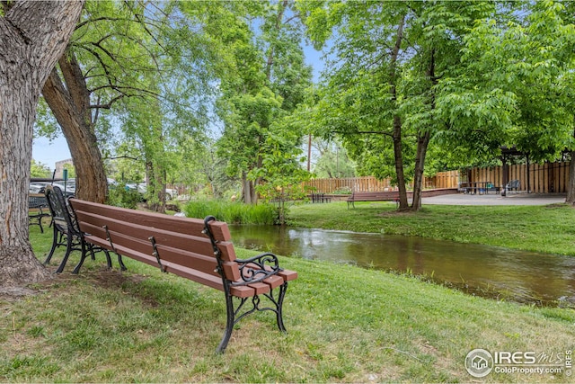 view of yard featuring a water view