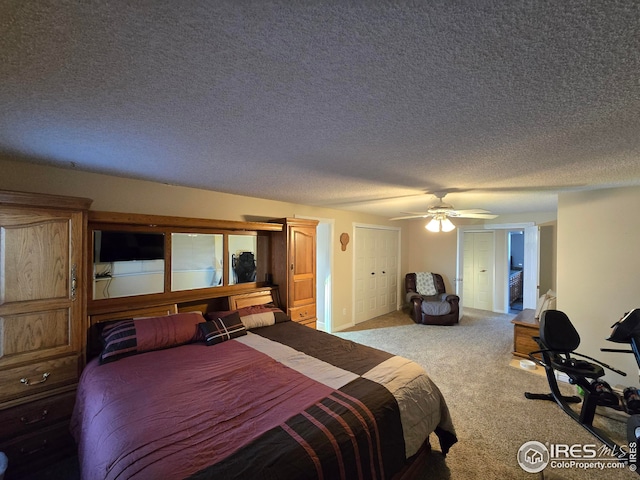 bedroom featuring ceiling fan, light carpet, and a textured ceiling