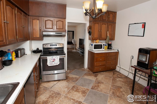 kitchen featuring an inviting chandelier, sink, decorative light fixtures, and stainless steel appliances