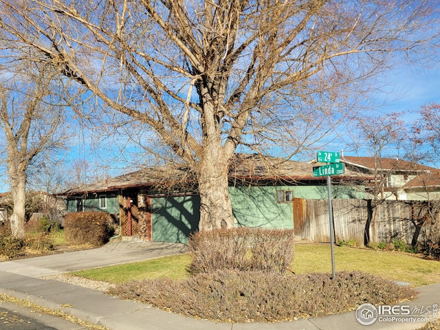 view of front of property