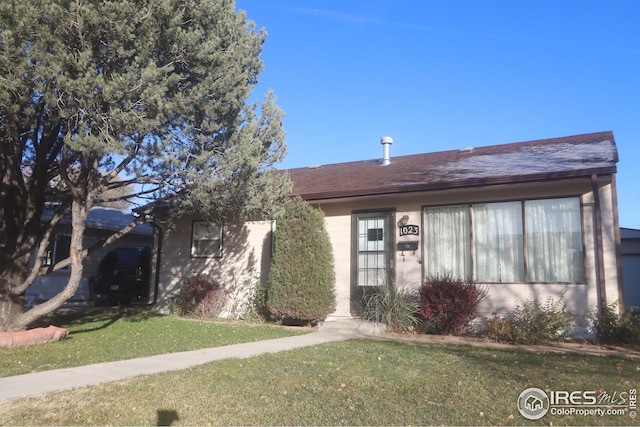 view of front of house with a front yard