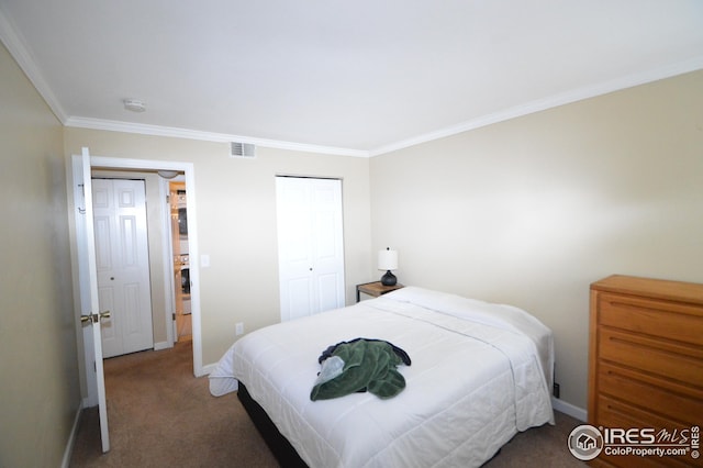 bedroom featuring baseboards, carpet, visible vents, and crown molding