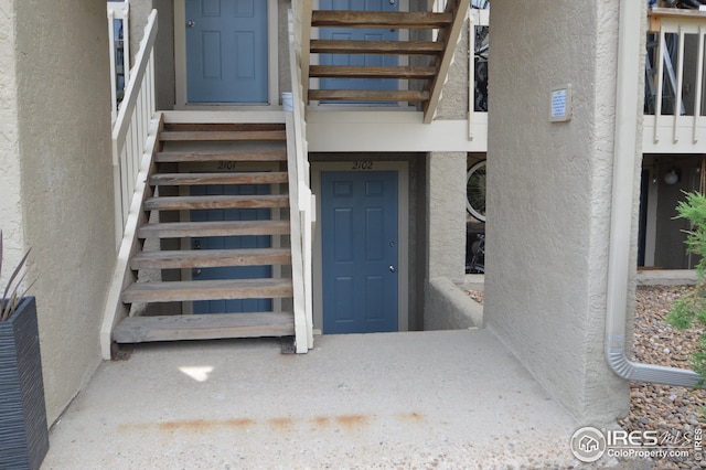 entrance to property with stucco siding