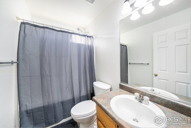 full bathroom featuring vanity, toilet, and shower / bath combo