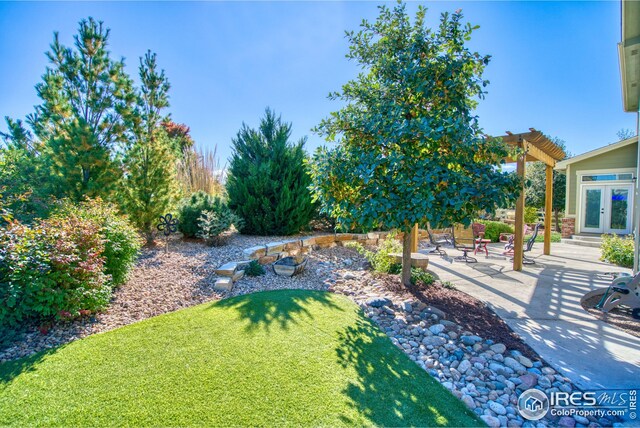 view of yard featuring a patio