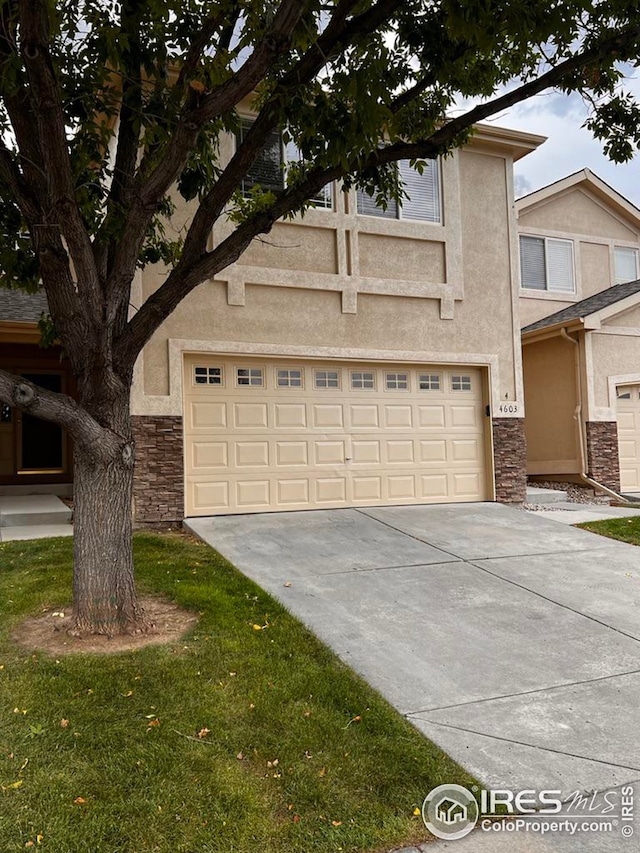 view of front of house featuring a garage