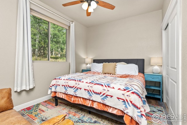 bedroom with baseboards and a ceiling fan