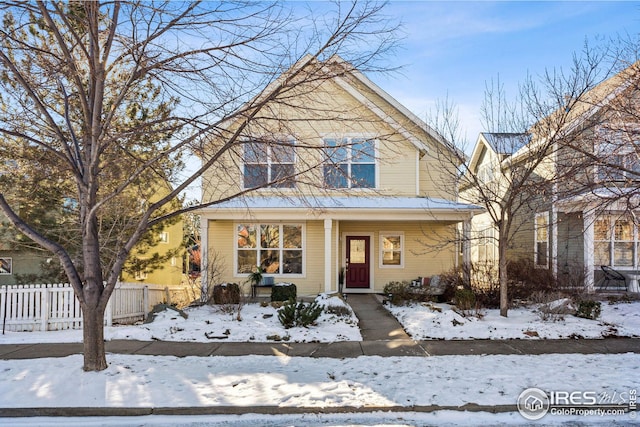 view of front facade with covered porch and fence