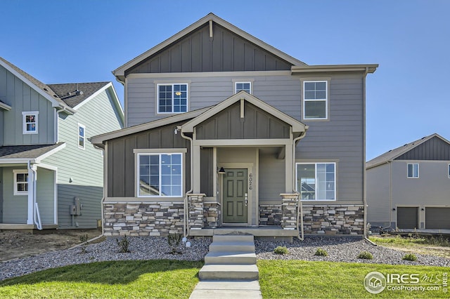 craftsman-style home featuring a front lawn