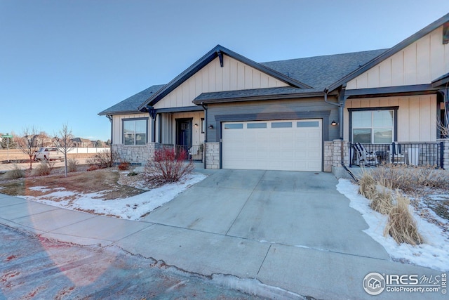 view of front facade featuring a garage