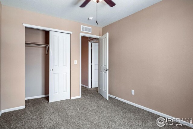 unfurnished room featuring ceiling fan and carpet